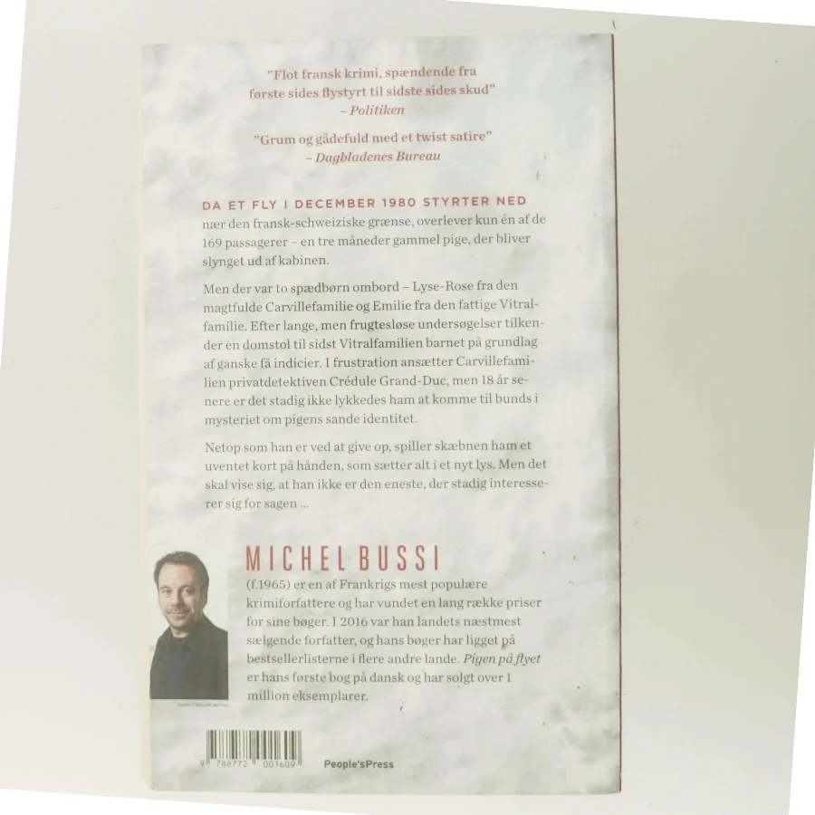 Pigen på flyet af Michel Bussi (Bog)