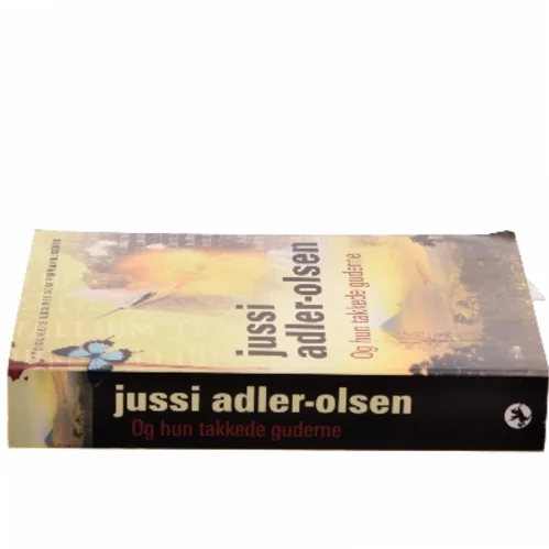 Og hun takkede guderne af Jussi Adler-Olsen (Bog)