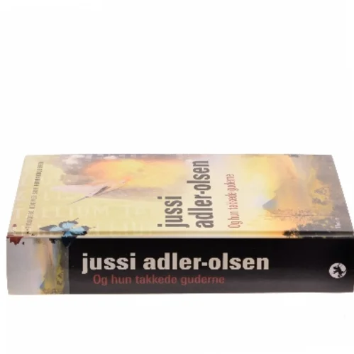 Og hun takkede guderne af Jussi Adler-Olsen (Bog)
