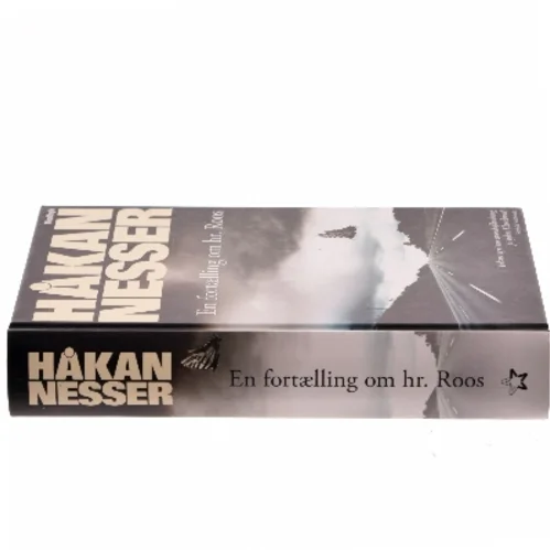 En fortælling om hr. Roos af Håkan Nesser (Bog)