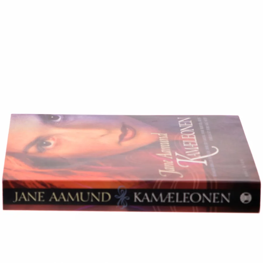 Kamæleonen : roman om en kvinde, der er farlig for mænd, men farligst for sig selv af Jane Aamund (Bog)
