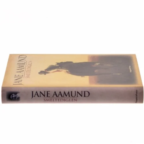 Smeltediglen : andet bind i slægtskrøniken om de dansk-argentinske indvandrere : roman af Jane Aamund (Bog)
