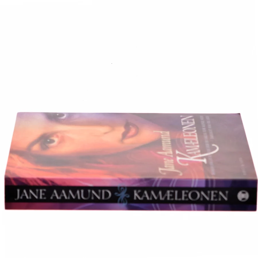 Kamæleonen : roman om en kvinde, der er farlig for mænd, men farligst for sig selv af Jane Aamund (Bog)