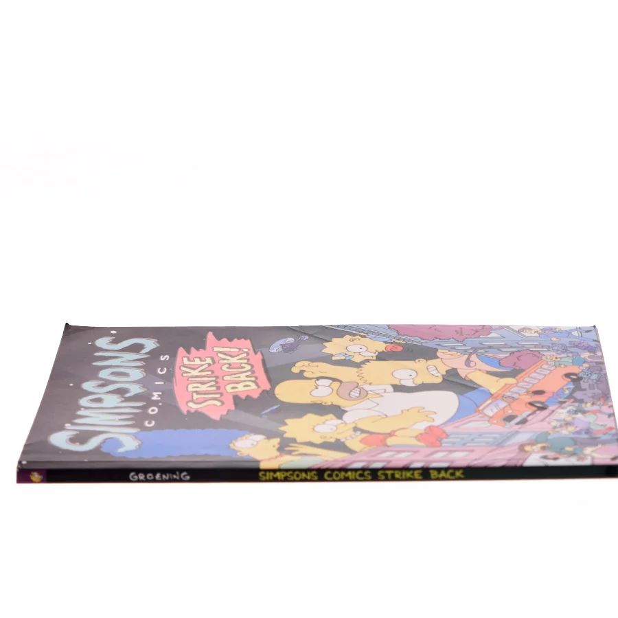 Simpsons comics strike back! af Matt Groening (Bog)