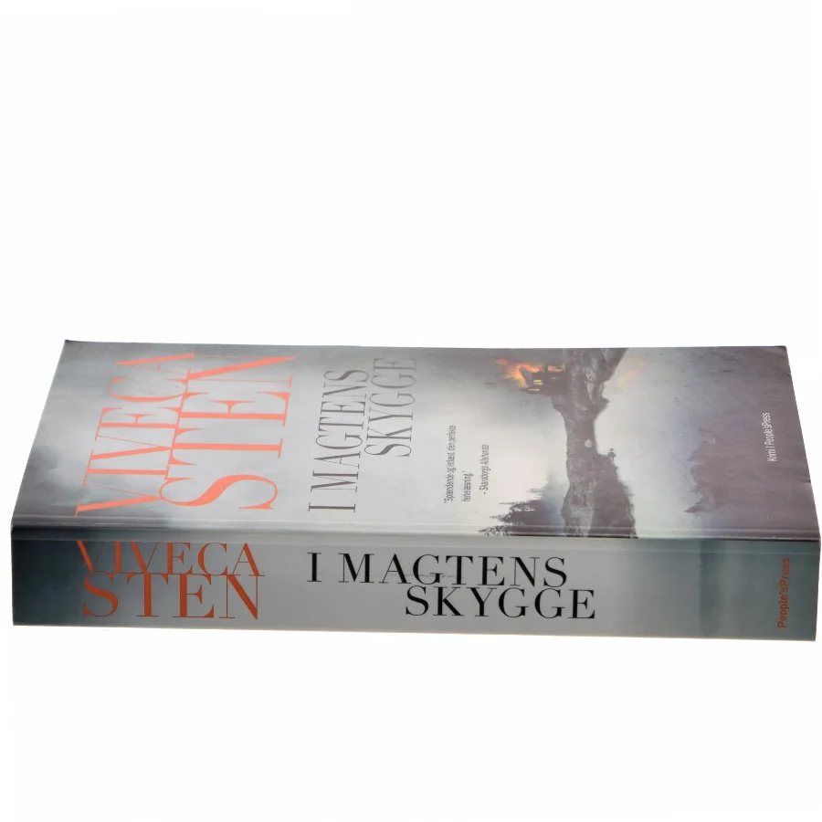 I magtens skygge : mord i skærgården : kriminalroman af Viveca Sten (Bog)