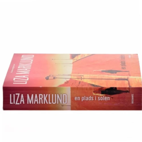 En Plads I Solen af Liza Marklund (Bog)