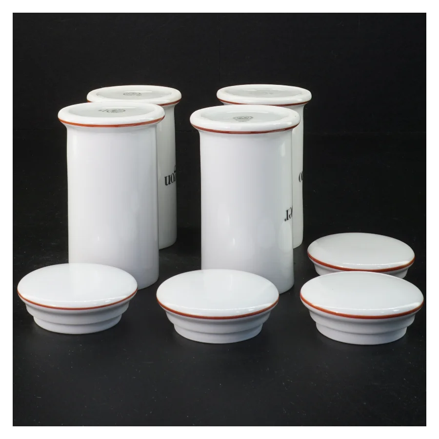 Hvide porcelænkrukker til krydderier fra Bing & Grøndahl (str. 11 x Ø5 cm)