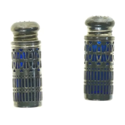 Par af salt- og peberbøsser (str. 7 x 2,5 cm)