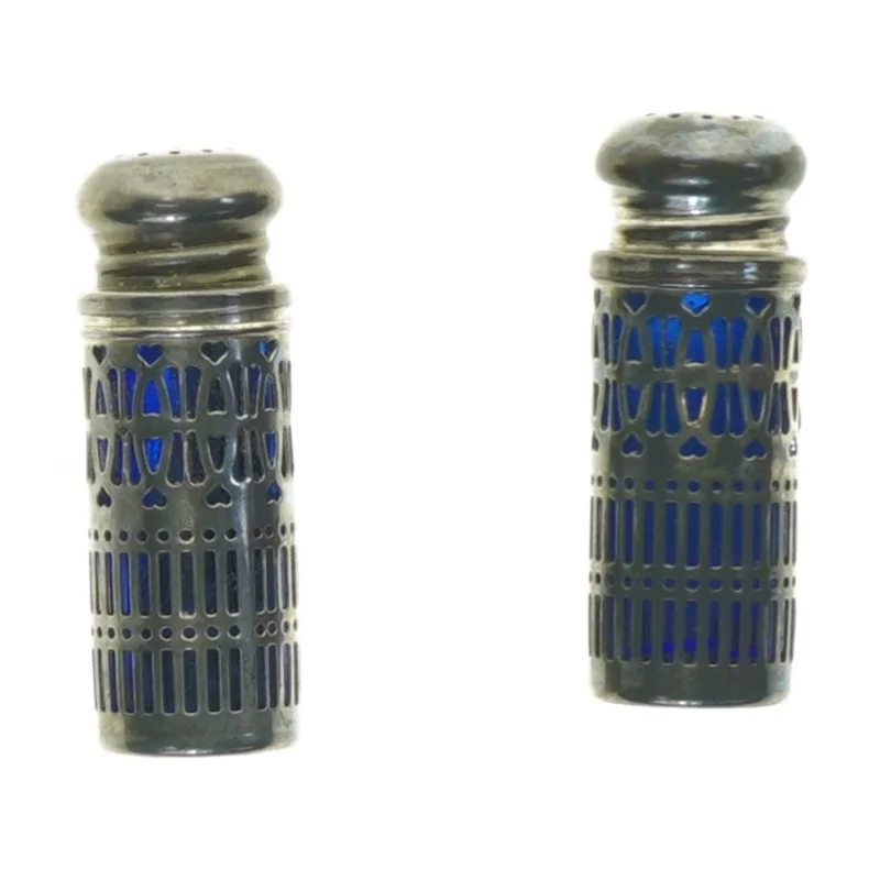 Par af salt- og peberbøsser (str. 7 x 2,5 cm)