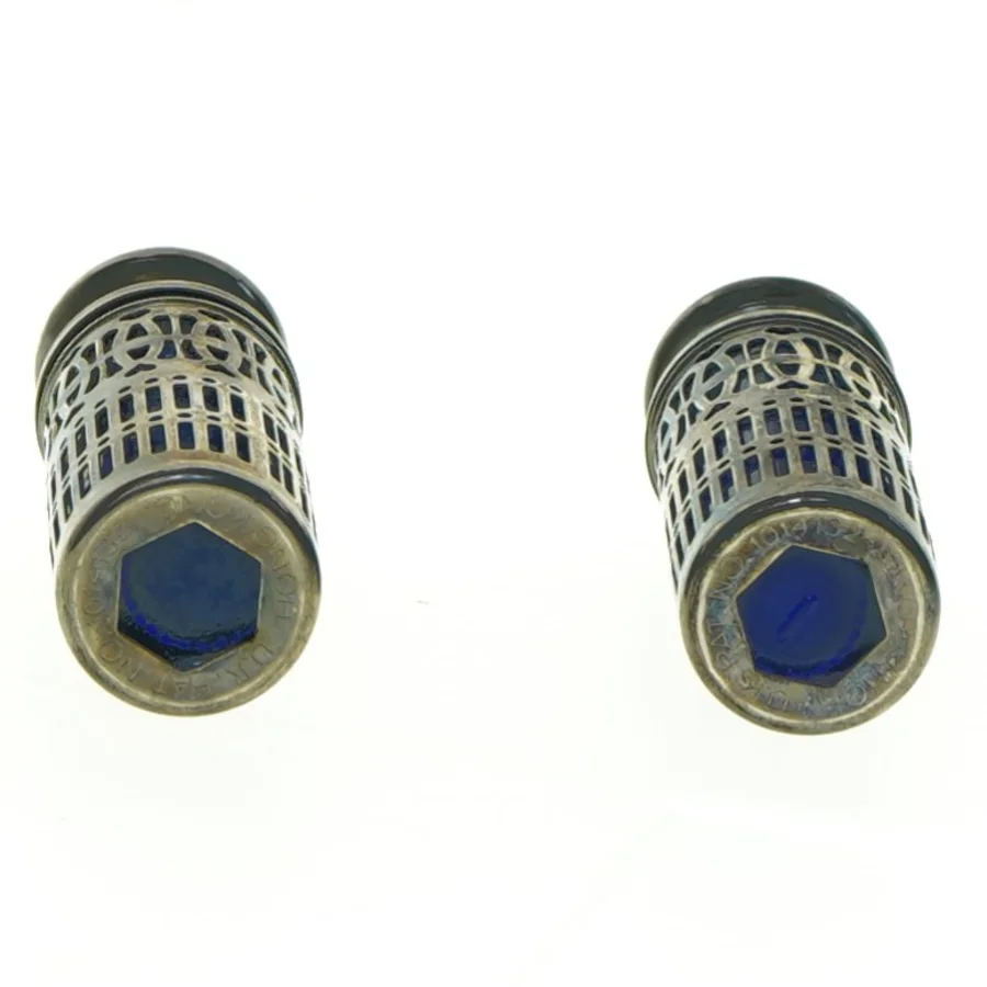 Par af salt- og peberbøsser (str. 7 x 2,5 cm)