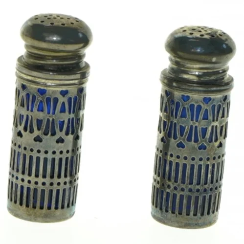 Par af salt- og peberbøsser (str. 7 x 2,5 cm)