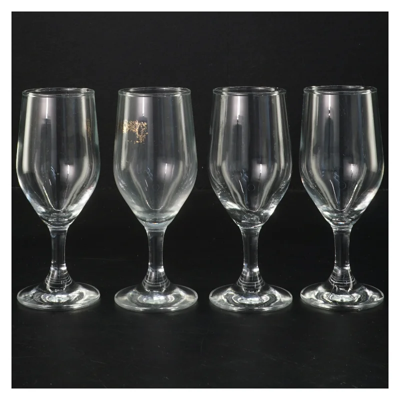 Sæt af fire glas (str. 14 cm)