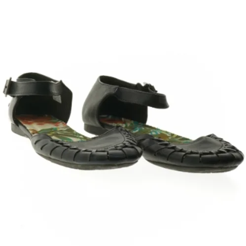 Brugte damesandaler med blomsterprint (str. 40)