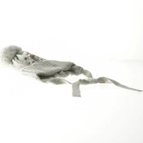 Hue med øreklapper og pompon (str. 3-6 måneder)