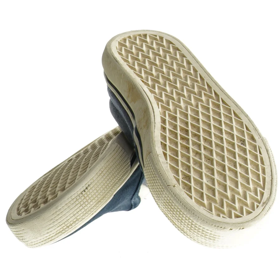 Slip-on sko i denimstil fra H&M (str. 28)