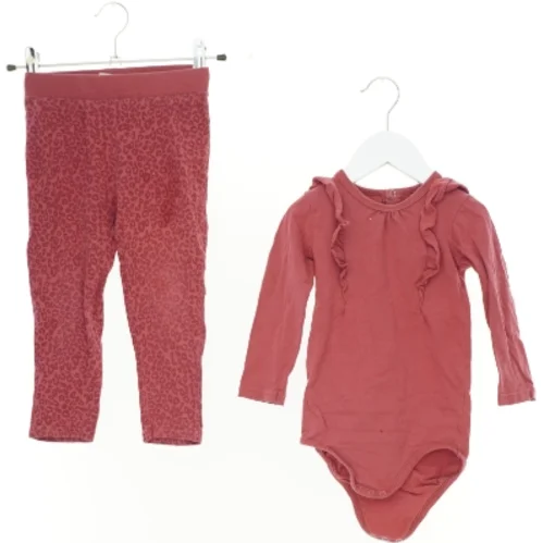 Sæt børnetøj fra Friends (str. 92 cm)