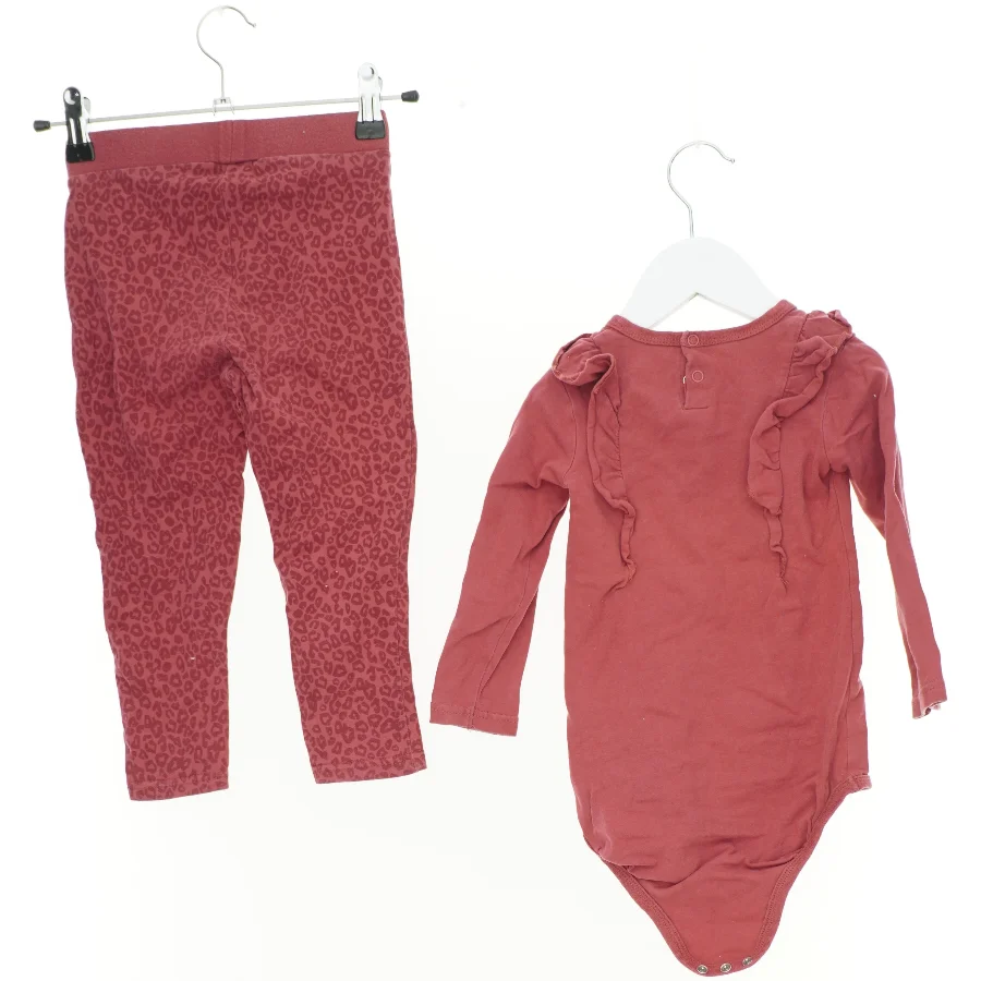 Sæt børnetøj fra Friends (str. 92 cm)