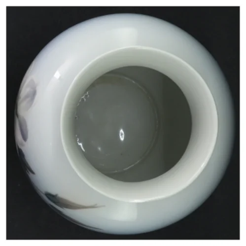 Blomsterdekoreret porcelænsvase fra Royal Copenhagen (str. 18 x 10 cm)