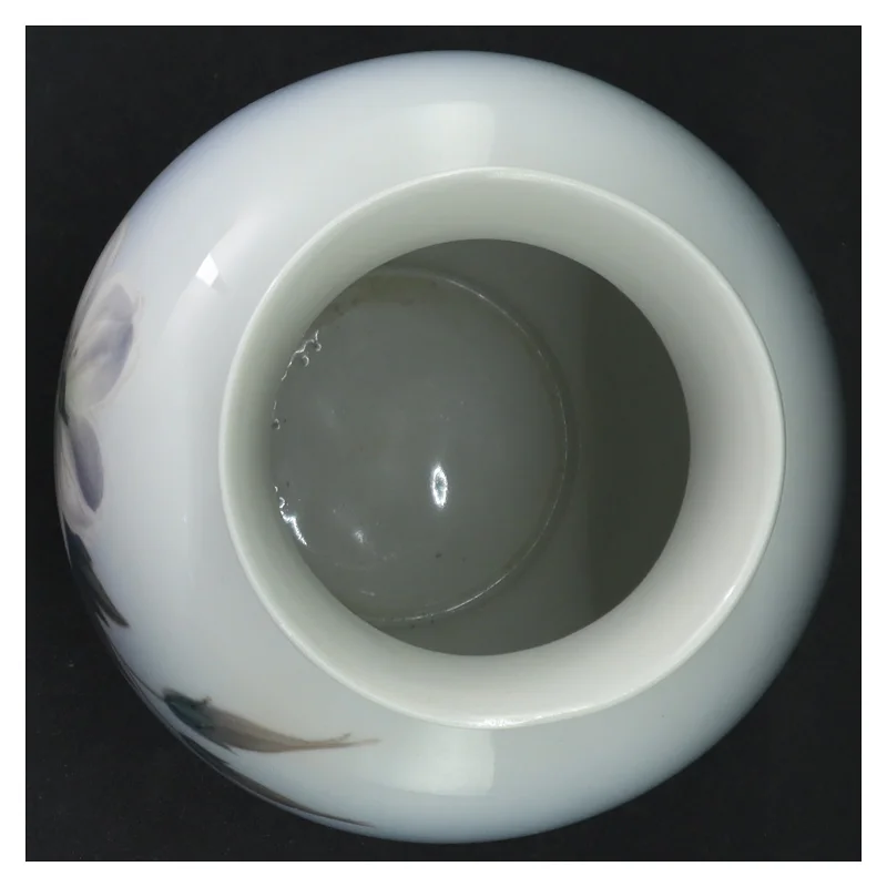 Blomsterdekoreret porcelænsvase fra Royal Copenhagen (str. 18 x 10 cm)