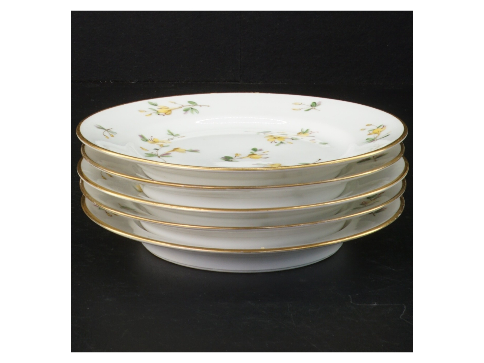 Porcelænstallerkener med blomstermotiv (str. Ø 16 cm)