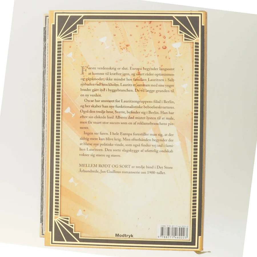 Mellem rødt og sort af Jan Guillou (Bog)