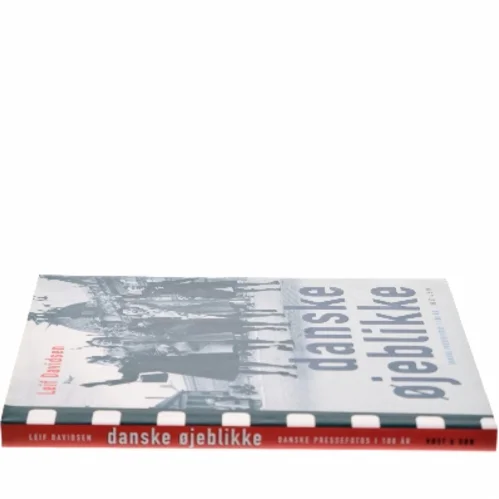 Danske øjeblikke : danske pressefotos i 100 år af Leif Davidsen (Bog)