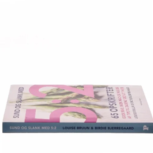 Sund og slank med 5:2 : 65 opskrifter af Louise Bruun (f. 1975) (Bog)