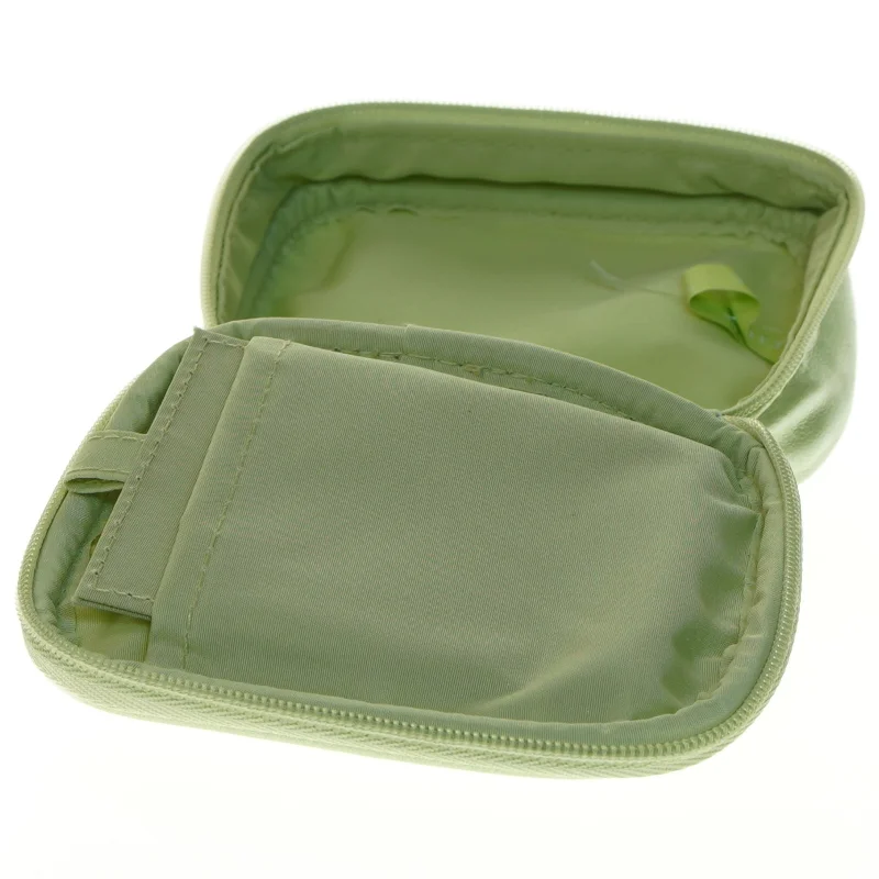 Grøn kosmetikpung fra Clinique (str. 11 x 13 cm)