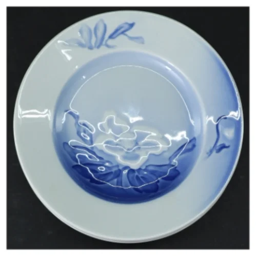 Blå og hvide porcelæns tallerkener fra B&G (str. Ø. 16 cm)