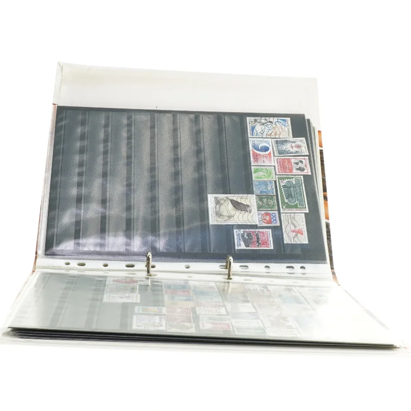 Samlingsalbum med frimærker (str. 32 x 26 cm)