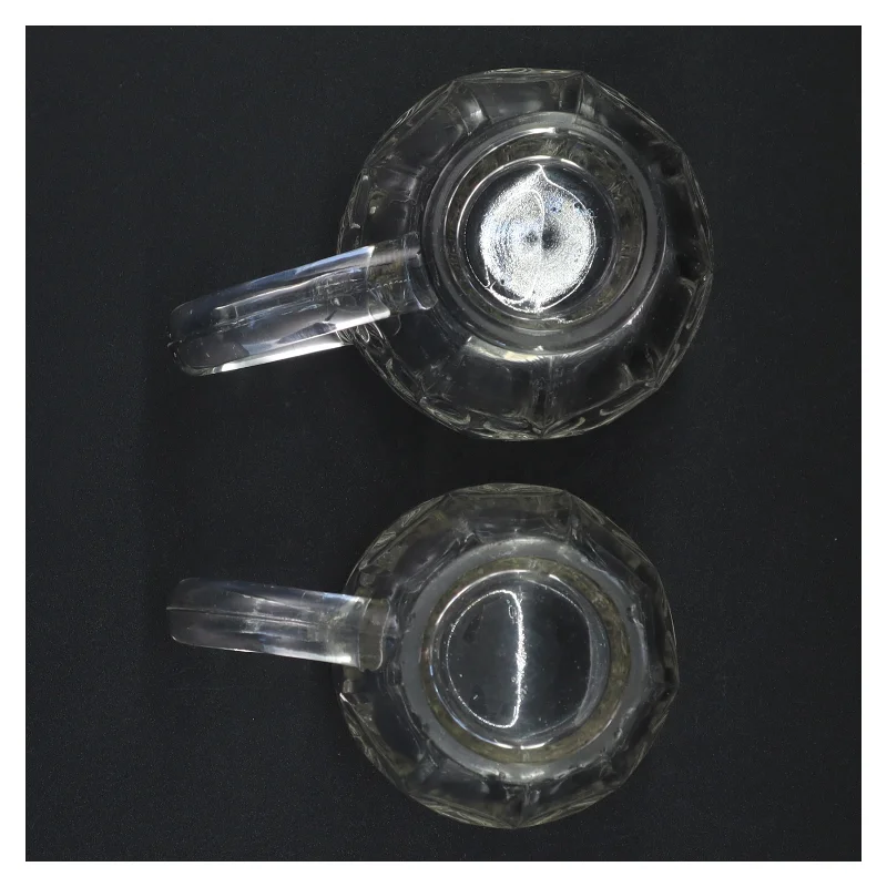 Glaskrus med reliefmønster (str. 2 x 8 cm og 11 x 8 cm)