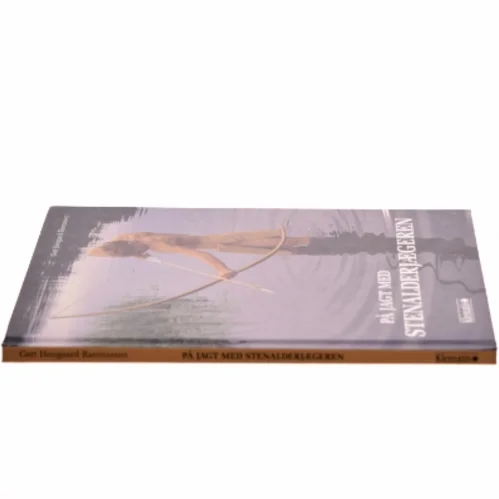 På jagt med stenalderjægeren af Gert Hougaard Rasmussen (f. 1960-10-05) (Bog)