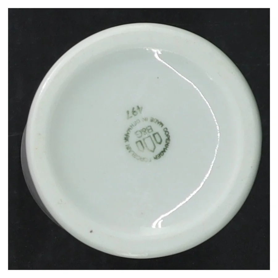 Hvid porcelænspeberbøsse fra B&G (str. Ø 6,5x11,5 cm)