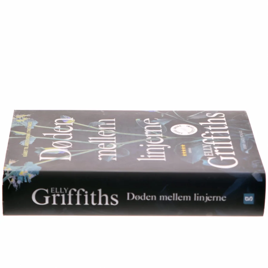 Døden mellem linjerne af Elly Griffiths (Bog)
