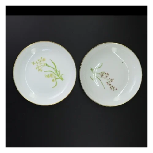 Porcelænsservice med blomstermotiver (str. 20 x 3 cm)
