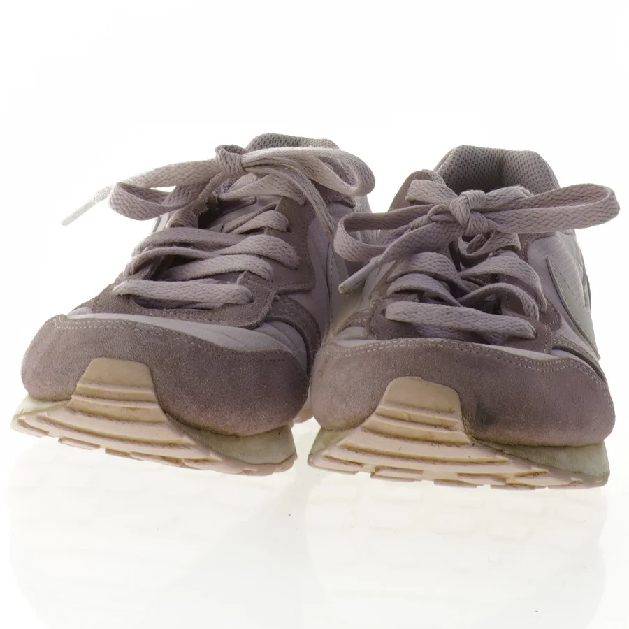 Grå sneakers fra Nike (str. 36,5)