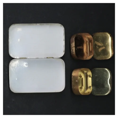 Vintage pastilleskrin (str. 8 cm. og. 4 cm. og. 4 cm)