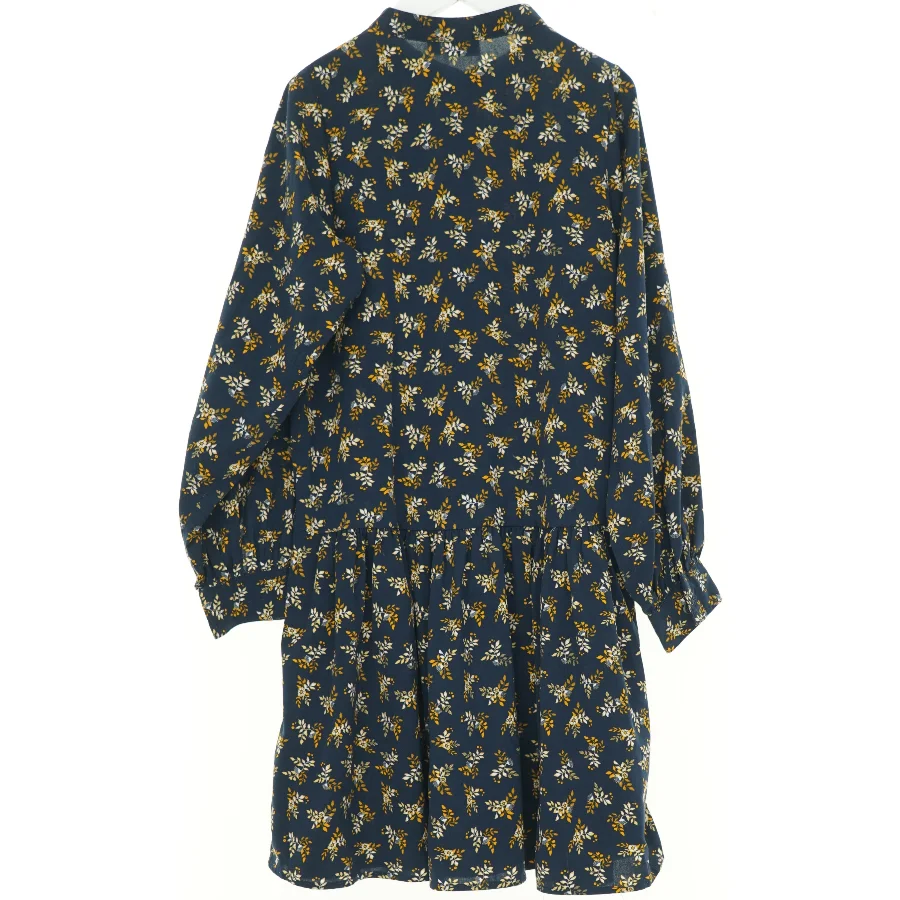 Kjole fra Name It (str. 134 cm)