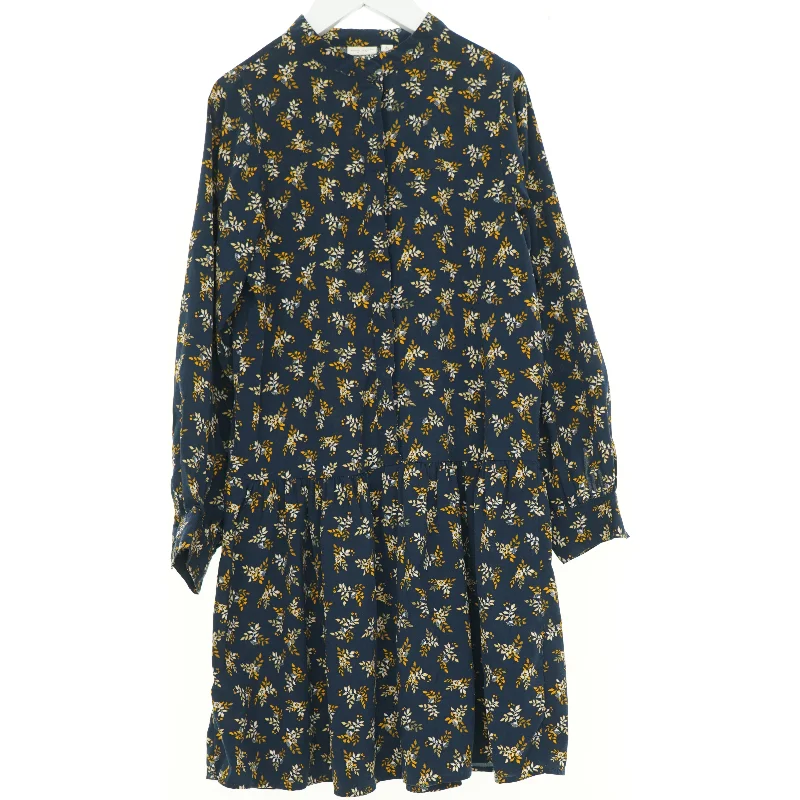 Kjole fra Name It (str. 134 cm)