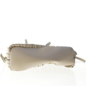 Plisseret håndtaske i beige fra Zara (str. 28 x 26 cm)