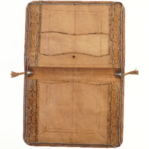 Lædermappe med krokodillemønster (str. 49,5x29 cm)