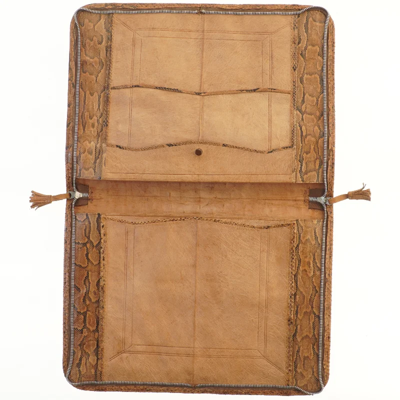 Lædermappe med krokodillemønster (str. 49,5x29 cm)