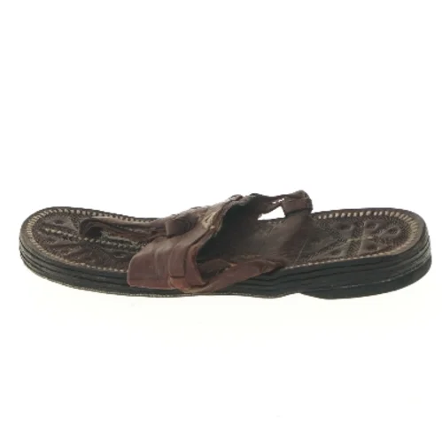 Brune lædersandaler (str. fod 27 cm)