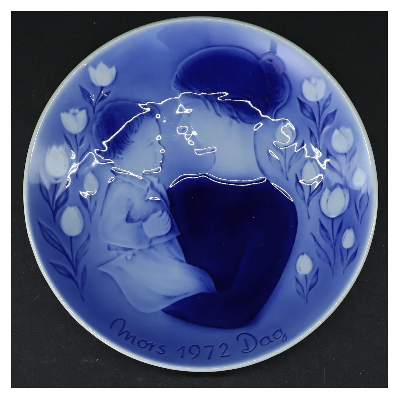 Blå dekorativ porcelænstallerken, mors dag 1972