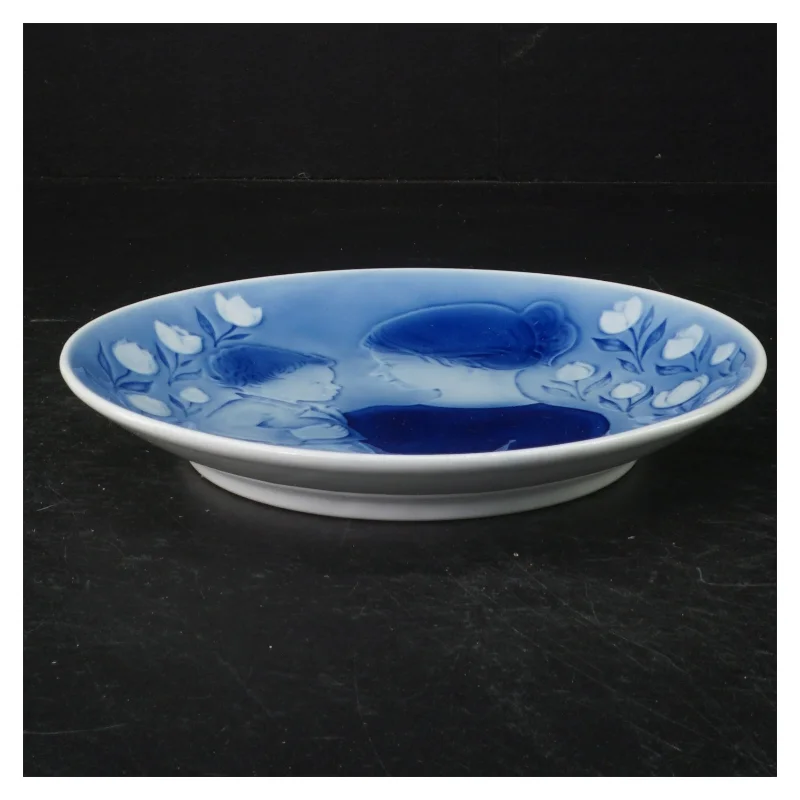 Blå dekorativ porcelænstallerken, mors dag 1972