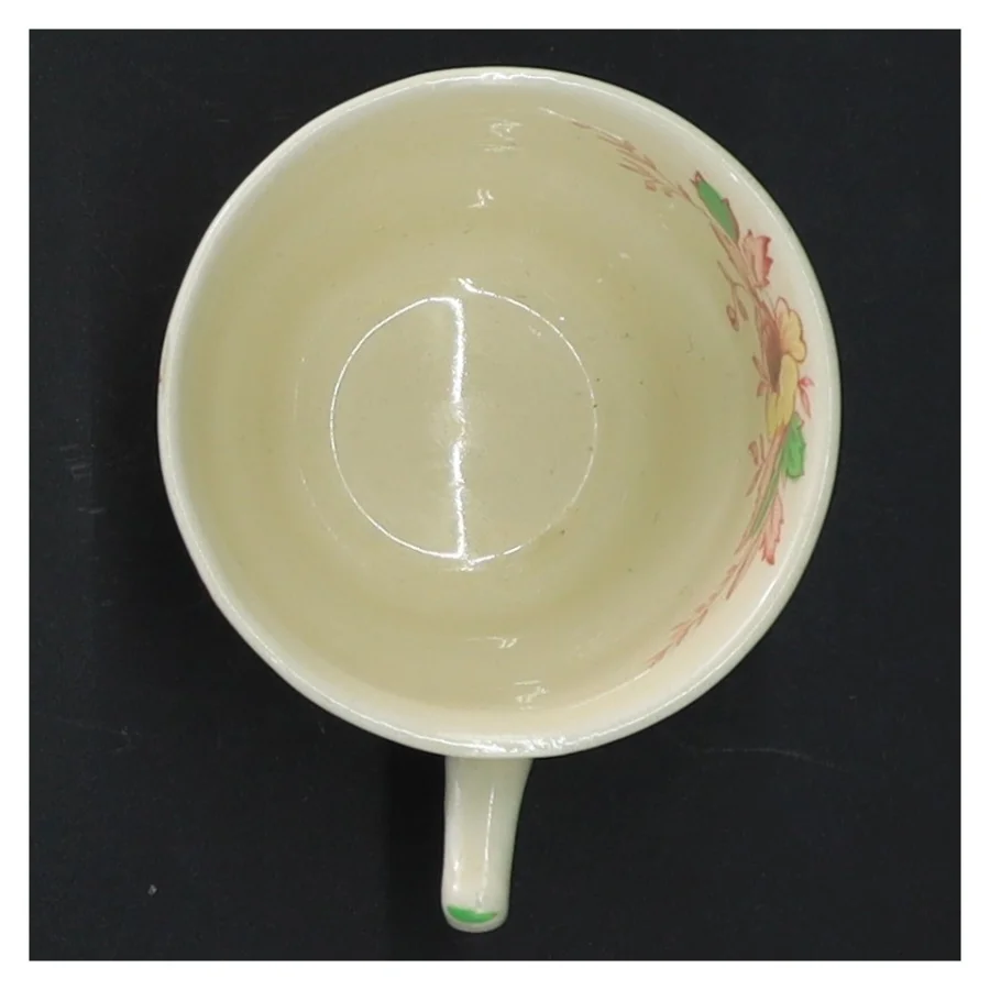 Kop med blomstermønster fra Royal Doulton (str. H 6 cm ø. 6,5 cm)