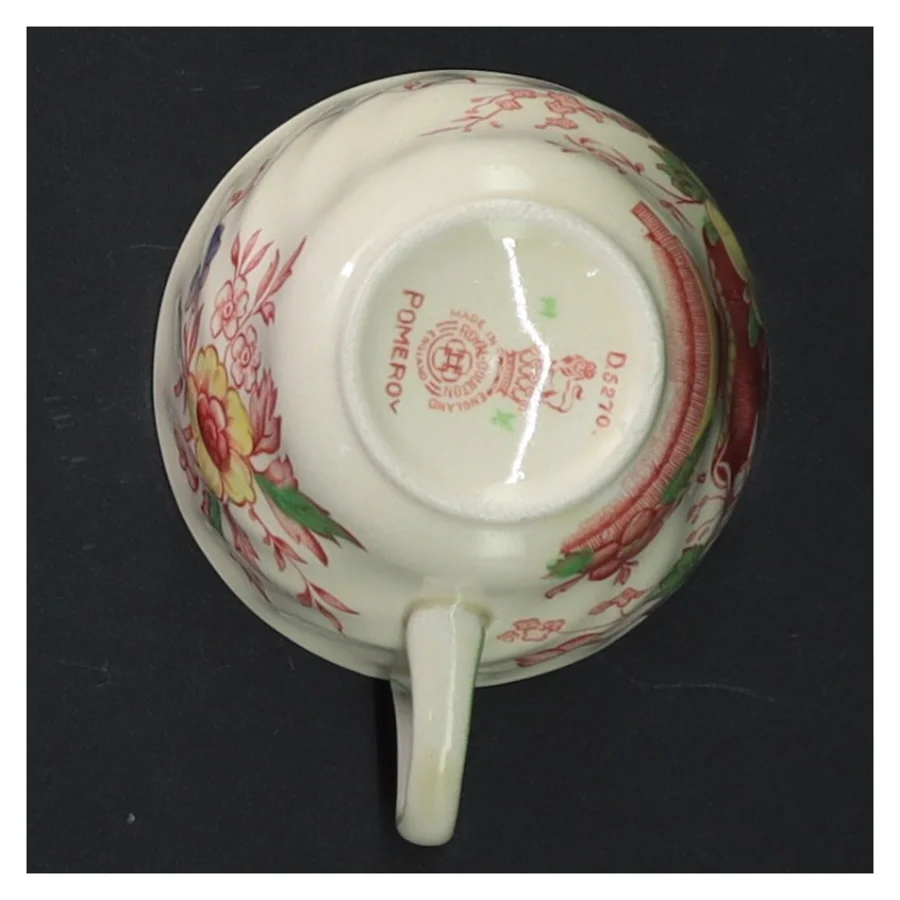 Kop med blomstermønster fra Royal Doulton (str. H 6 cm ø. 6,5 cm)