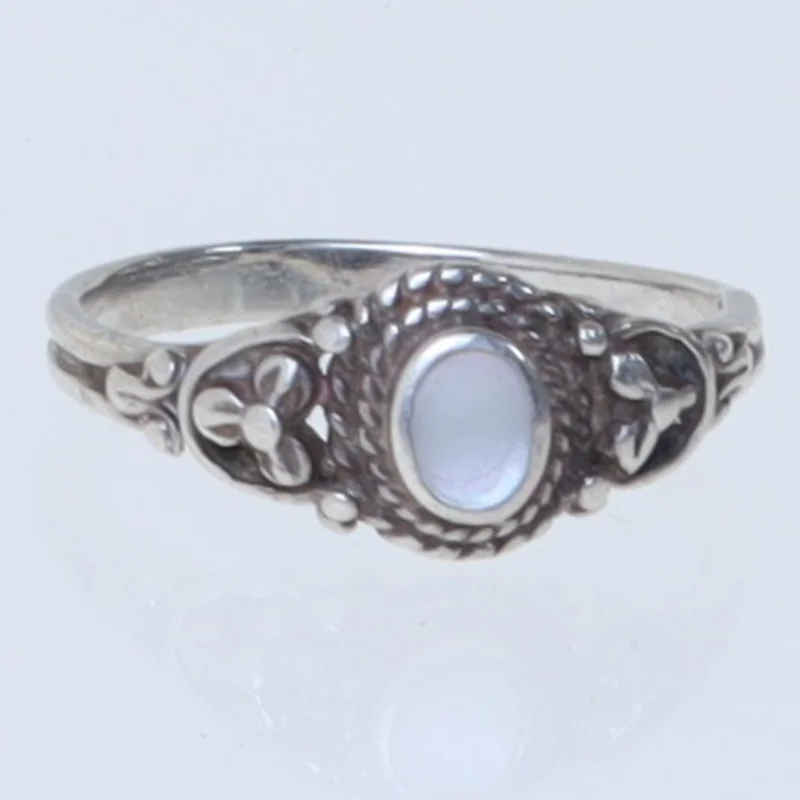 Sølvring med perlemor indlæg (str. 50 mm)