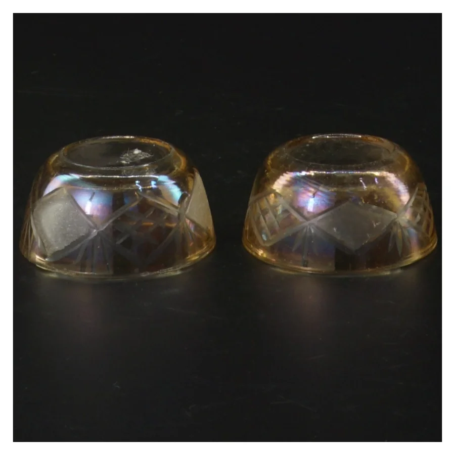 Små skåle i farvet glas (str. Ø. 5,5 cm)