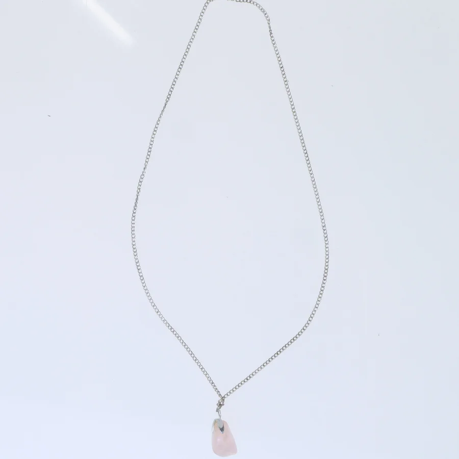 Halskæde med pink vedhæng (str. 50 cm)